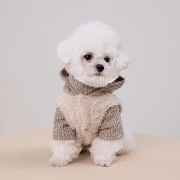 The sweatshirt is two-piece with a tow buckle